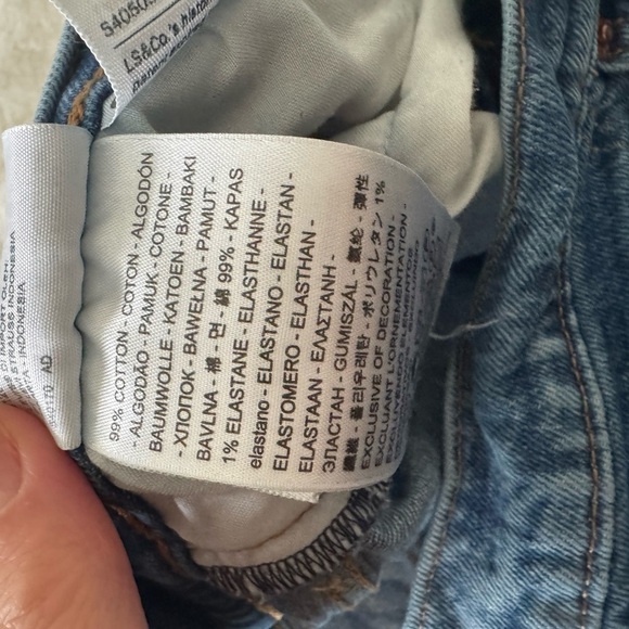 Levi's medium wash ribcage high rise frayed hem denim shorts size 30 - Picture 7 of 8